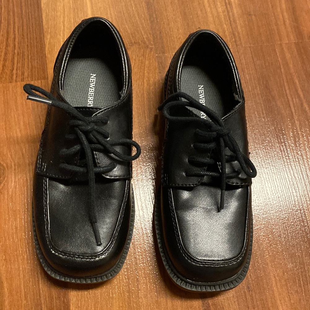 6 Hr. Sale Newberry boys dress shoes